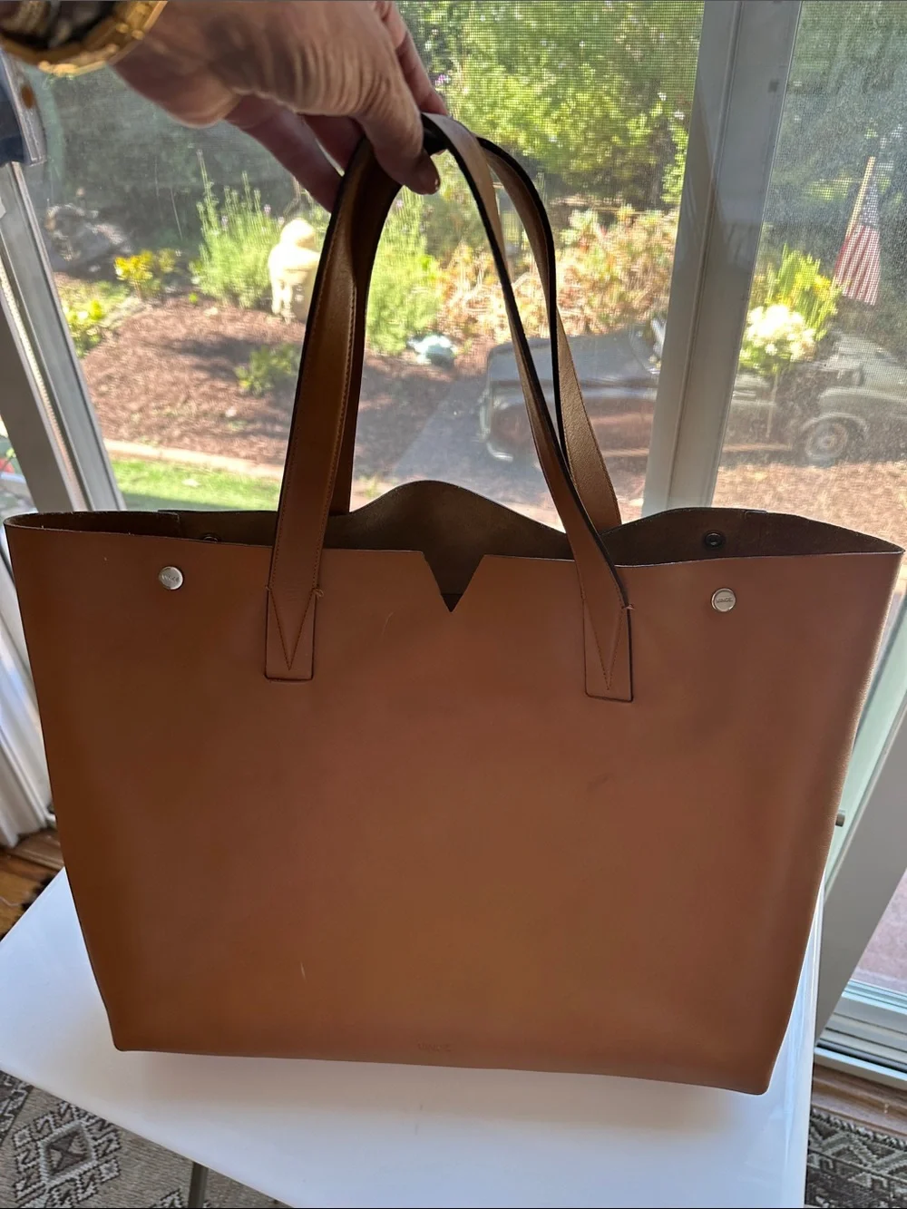 Vince minimalist cognac